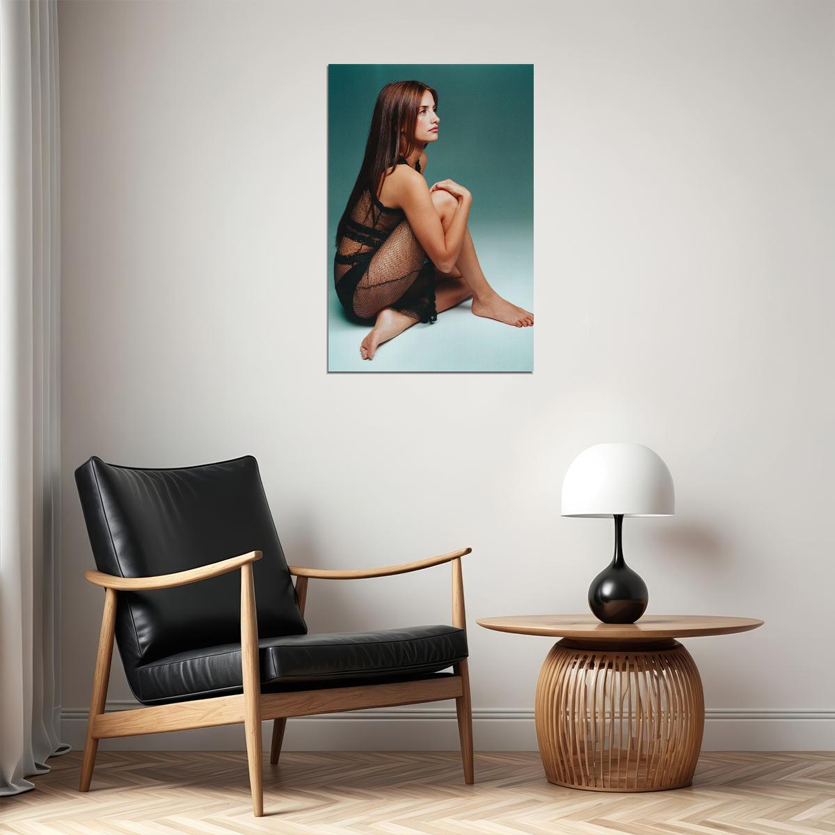 Penelope Cruz Spanish Model Sitting On The Ground Poster Wall Art Print Home Wall Decor - xonomax