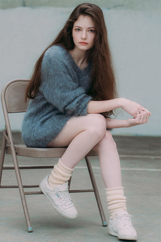 Mackenzie Foy Chair Sitting Child Actor Poster Wall Art Print Home Wall Decor - xonomax