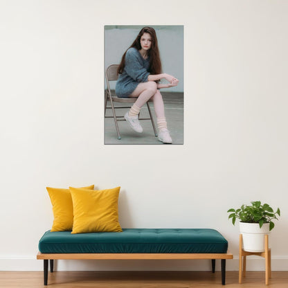 Mackenzie Foy Chair Sitting Child Actor Poster Wall Art Print Home Wall Decor - xonomax