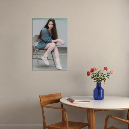 Mackenzie Foy Chair Sitting Child Actor Poster Wall Art Print Home Wall Decor - xonomax
