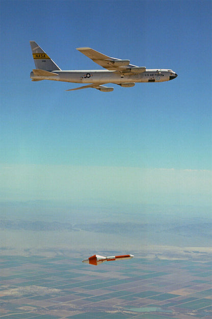 B-52 Stratofortress In Flight Aircraft Sky Poster Wall Art Print Home Wall Decor - xonomax