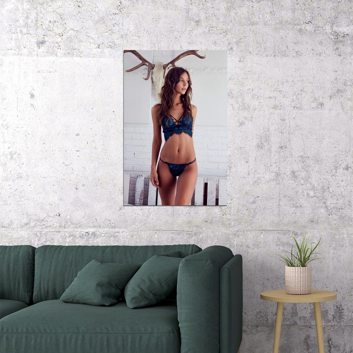 Bottom Shelf Sexy Female Model Free Poster Wall Art Print Home Wall Decor - xonomax