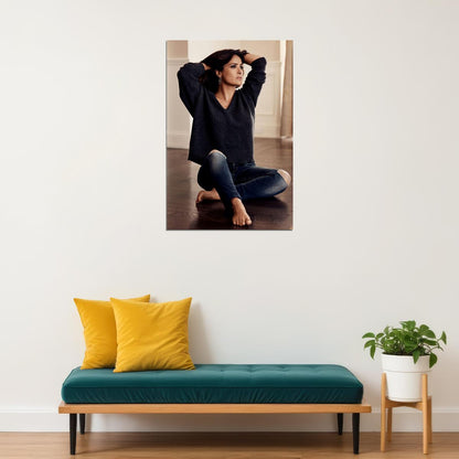 Actress Salma Hayek Sitting Artist Producer Poster Wall Art Print Home Wall Decor - xonomax
