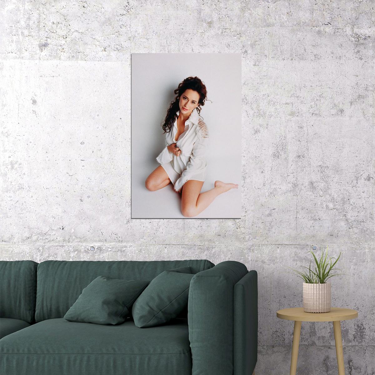 Jennifer Love Hewitt Looking Up Movie Actress Poster Wall Art Print Home Wall Decor - xonomax