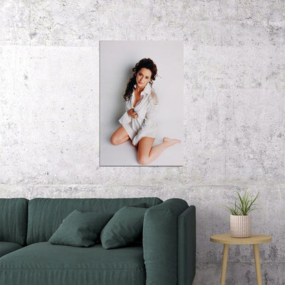 Jennifer Love Hewitt Looking Up Movie Actress Poster Wall Art Print Home Wall Decor - xonomax