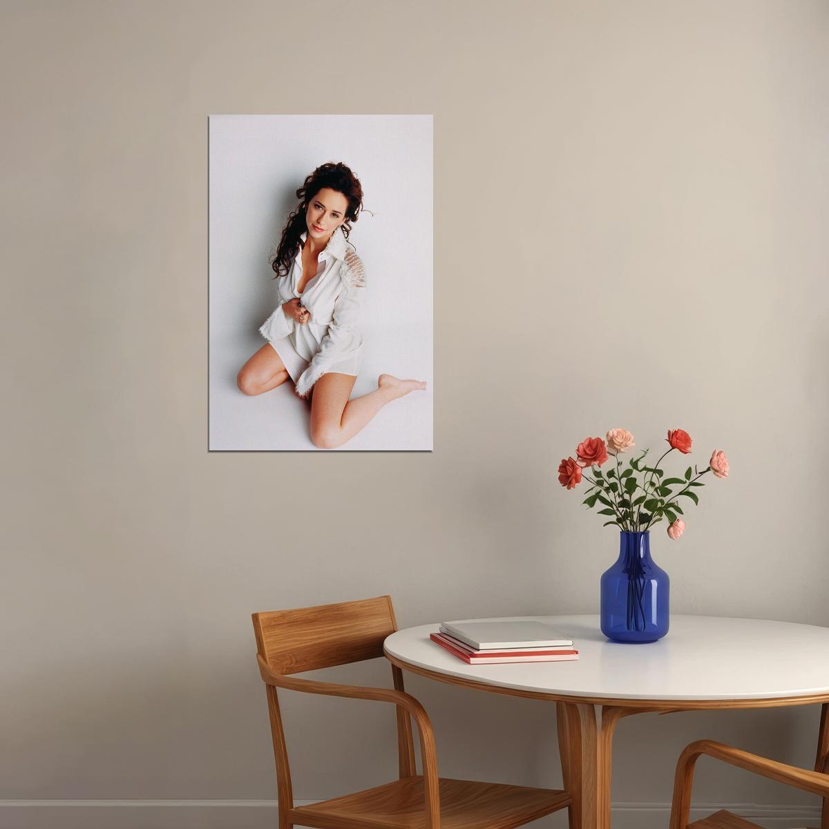 Jennifer Love Hewitt Looking Up Movie Actress Poster Wall Art Print Home Wall Decor - xonomax