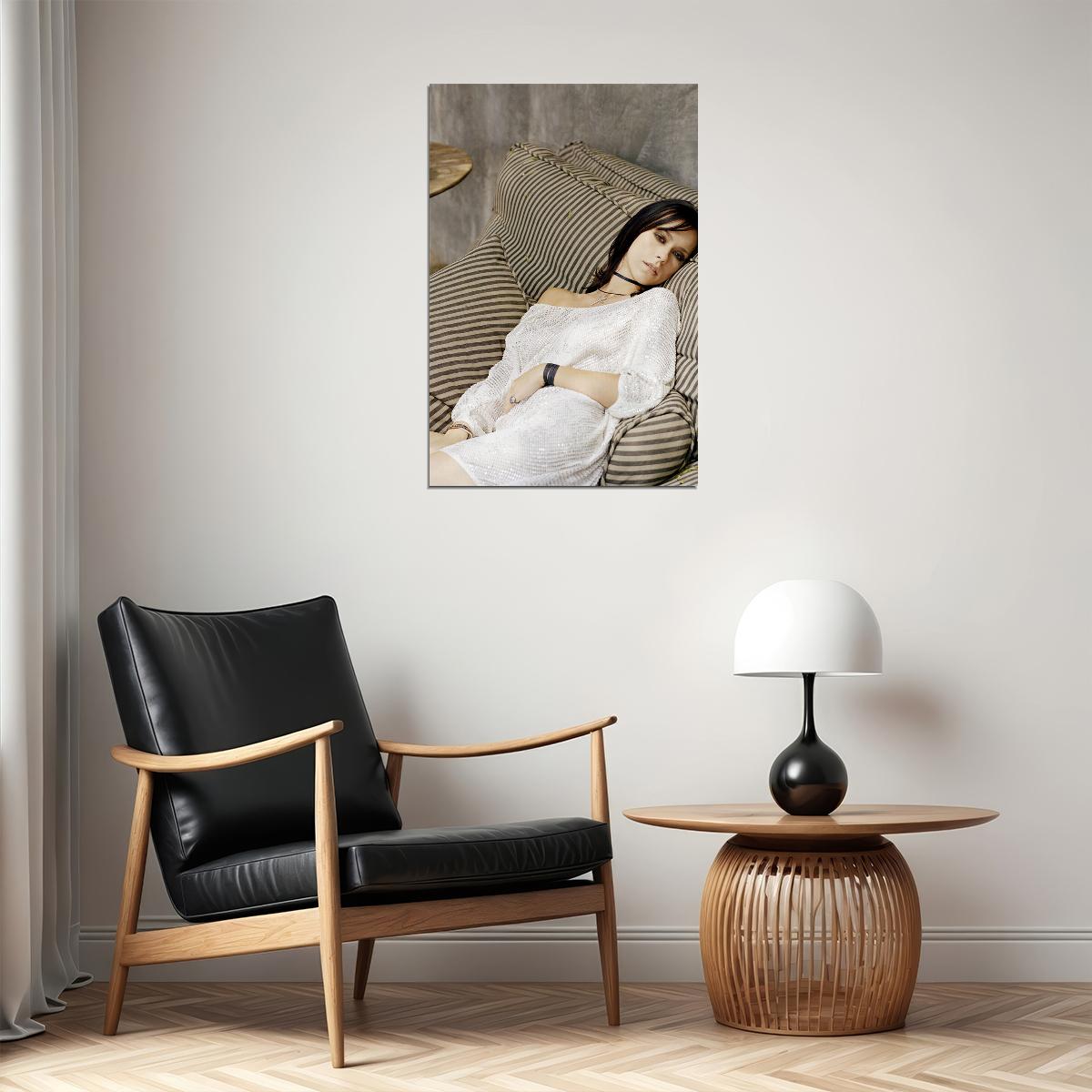 Jennifer Love Hewitt Lying Down Poster Wall Art Print Home Wall Decor - xonomax