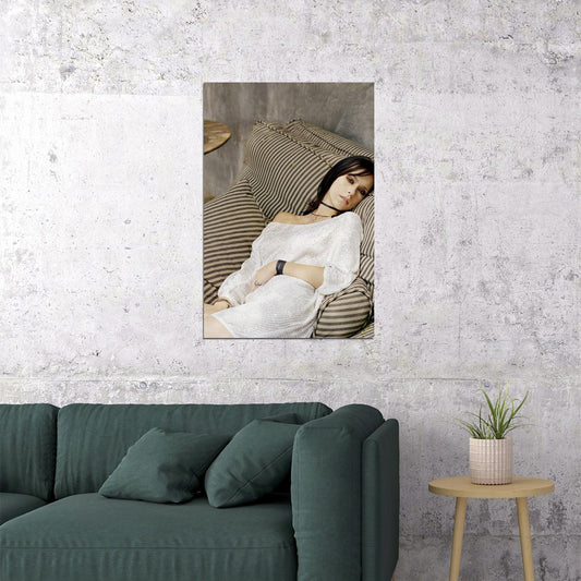 Jennifer Love Hewitt Lying Down Poster Wall Art Print Home Wall Decor - xonomax