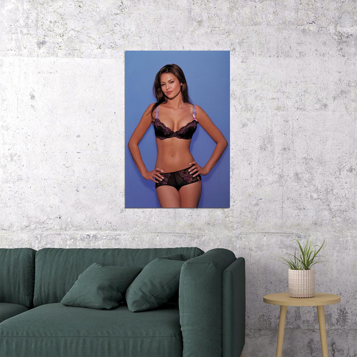 Gabrielle Richens Posed Female Model Picture Poster Wall Art Print Home Wall Decor - xonomax