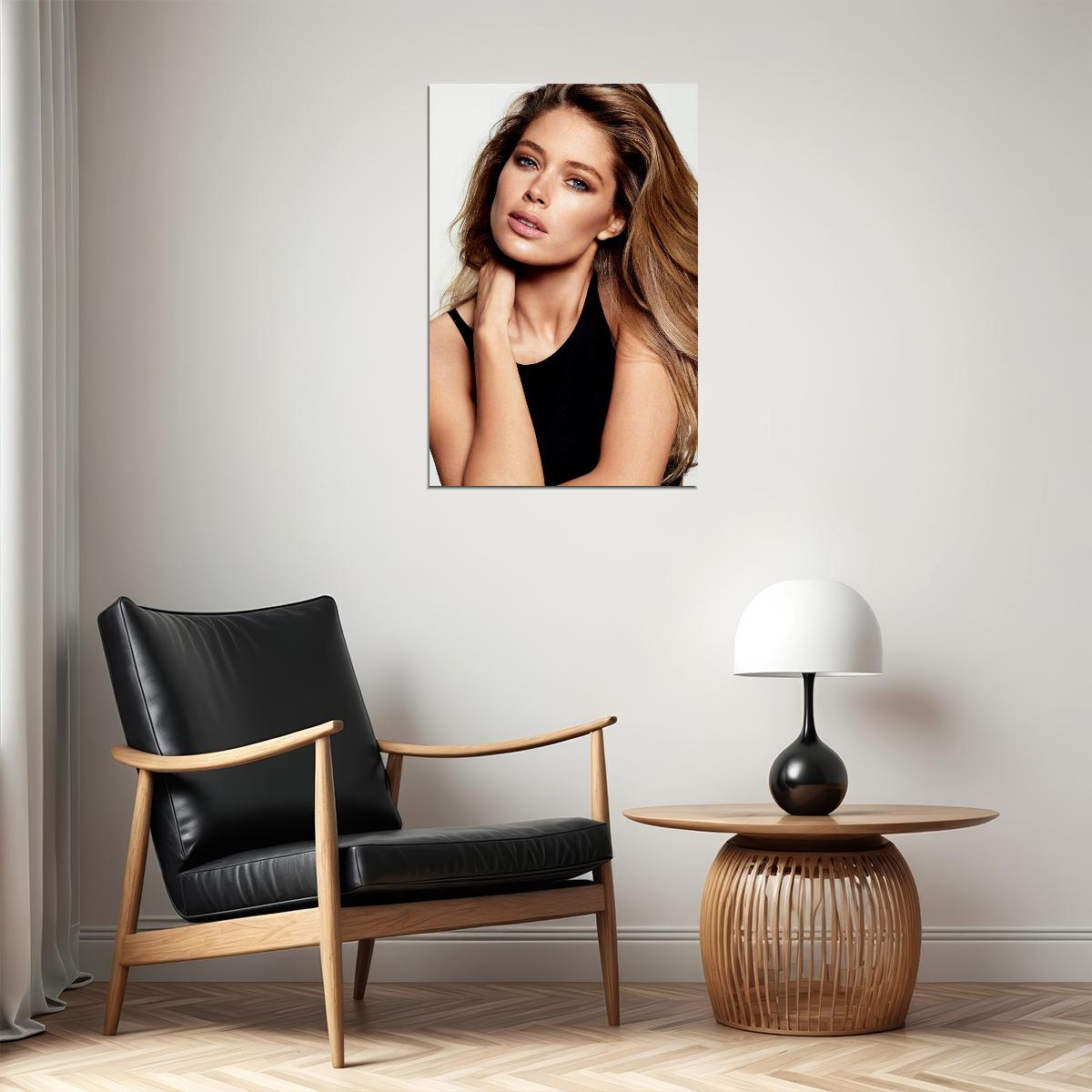Must Pay Attention Sexy Female Model Picture Poster Wall Art Print Home Wall Decor - xonomax