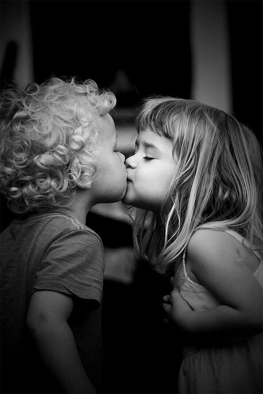 Young Love Young Boy And Girl Kissing Poster Wall Art Print Home Wall Decor - xonomax