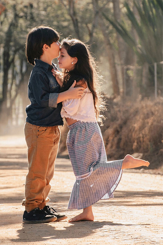Young Love Small Boy And Girl Kissing Picture Poster Wall Art Print Home Wall Decor - xonomax