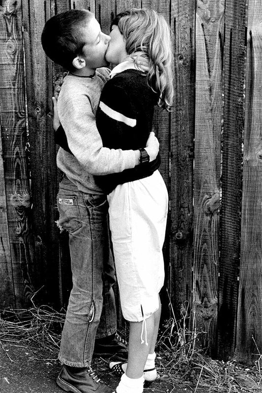 Young Love Small Boy And Girl Kissing Poster Wall Art Print Home Wall Decor - xonomax
