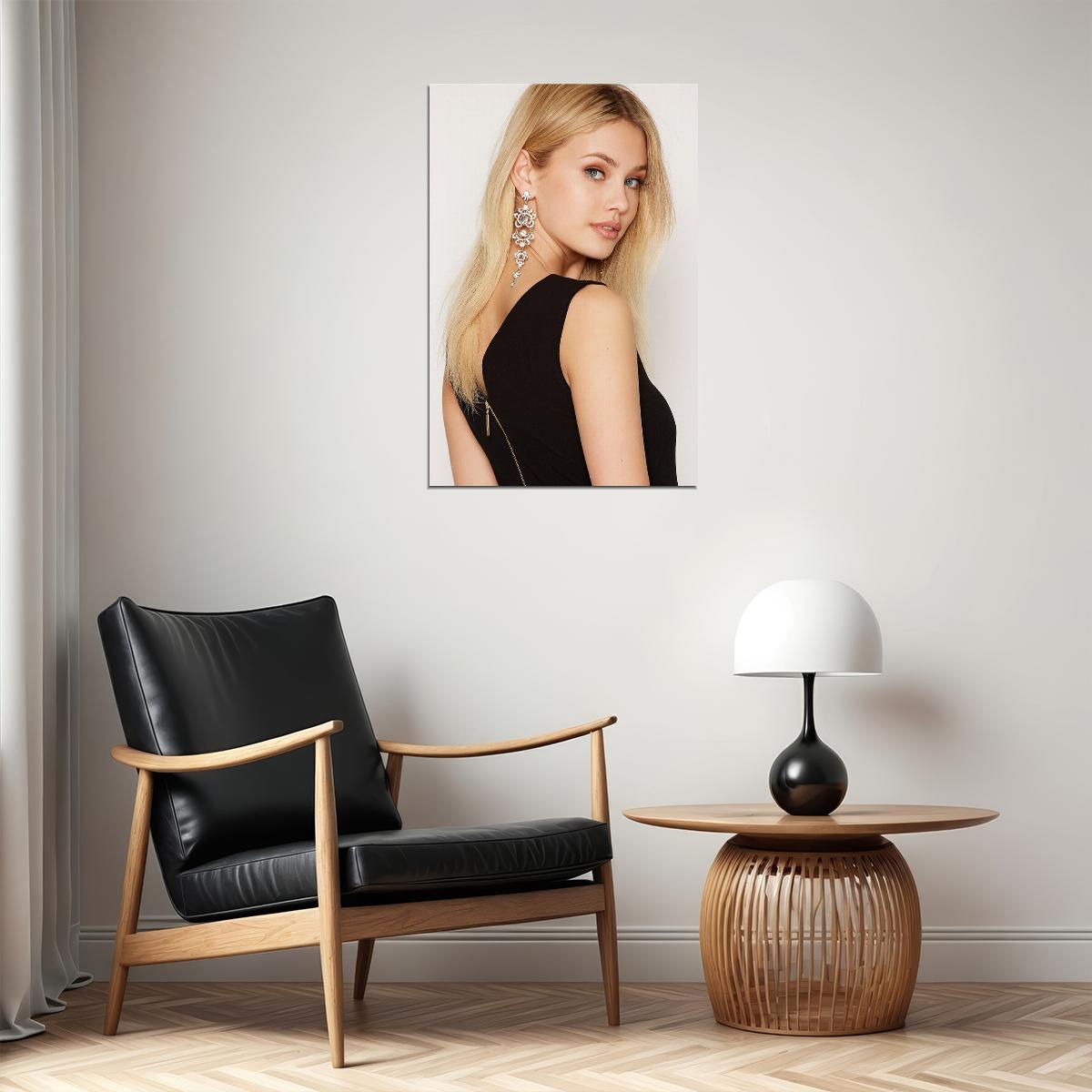 Hanna Edwinson Sexy Female Model Beautiful Poster Wall Art Print Home Wall Decor