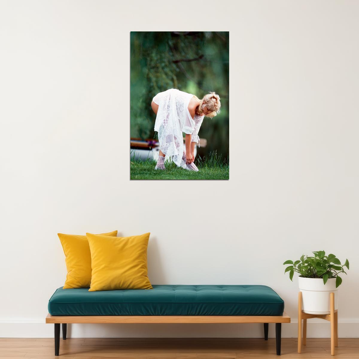 Lynn Austin Hooters Girl Poster Wall Art Print Home Wall Decor