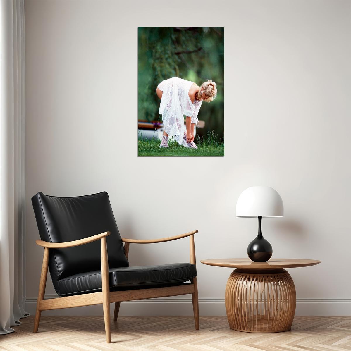 Lynn Austin Hooters Girl Poster Wall Art Print Home Wall Decor