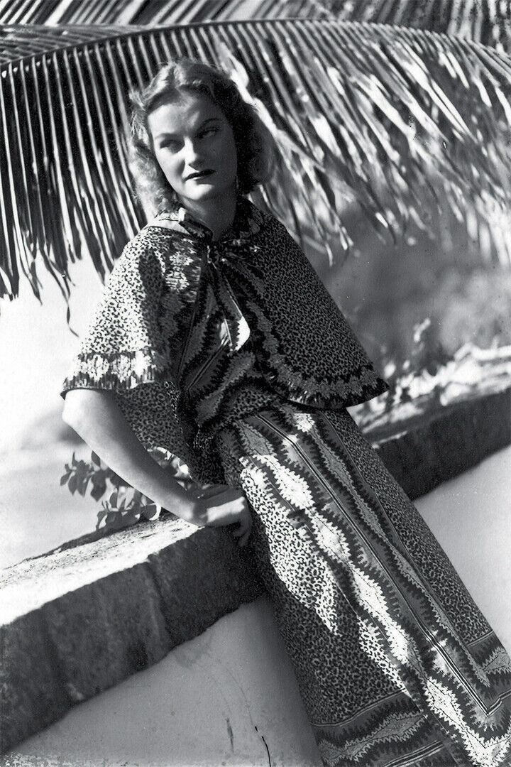 Doris Duke About To Enter Her Bathhouse Poster Wall Art Print Home Wall Decor