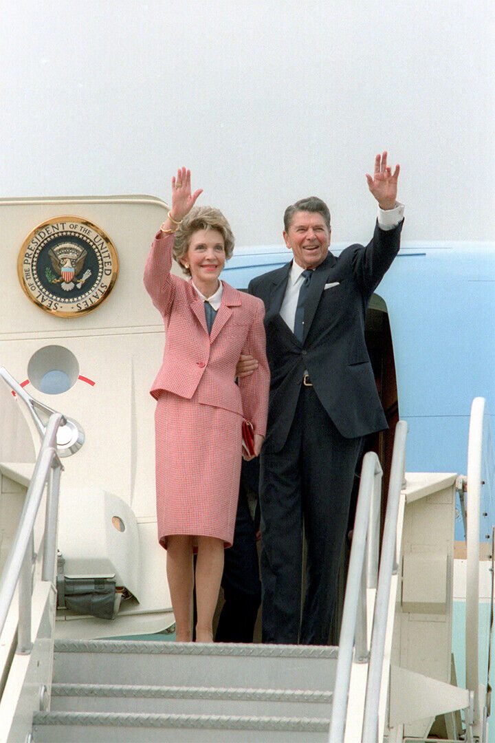 President And Nancy Reagan Waving Poster Wall Art Print Home Wall Decor