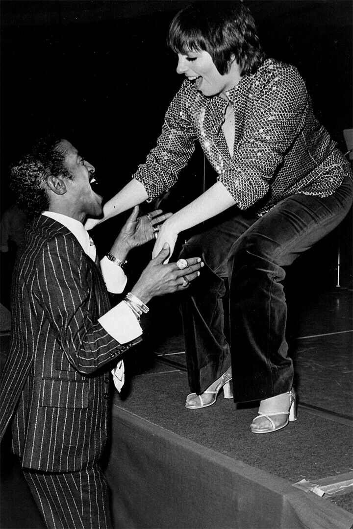 Liza Minnelli Greeting Sammy Davis Jr. Poster Wall Art Print Home Wall Decor