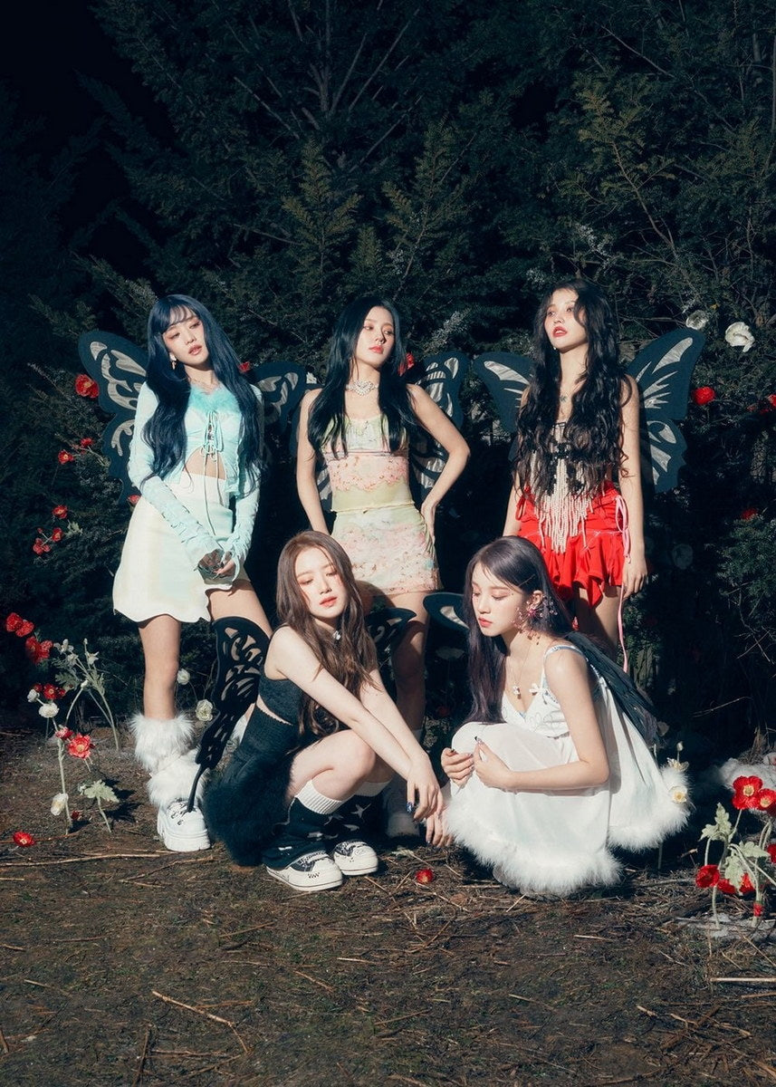 (G)I-DLE Soyeon Miyeon Minnie Yuqi Shuhua I Feel Queencard K-Pop Concept Photo Kpop Poster