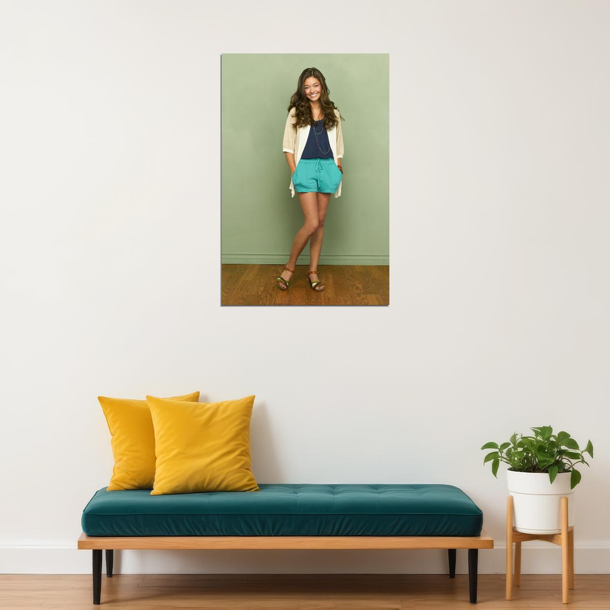 Sarah Hyland Haley Dunphy Modern Family TV Show Poster Iconic Role Photo Early Career Star Wall Art Print