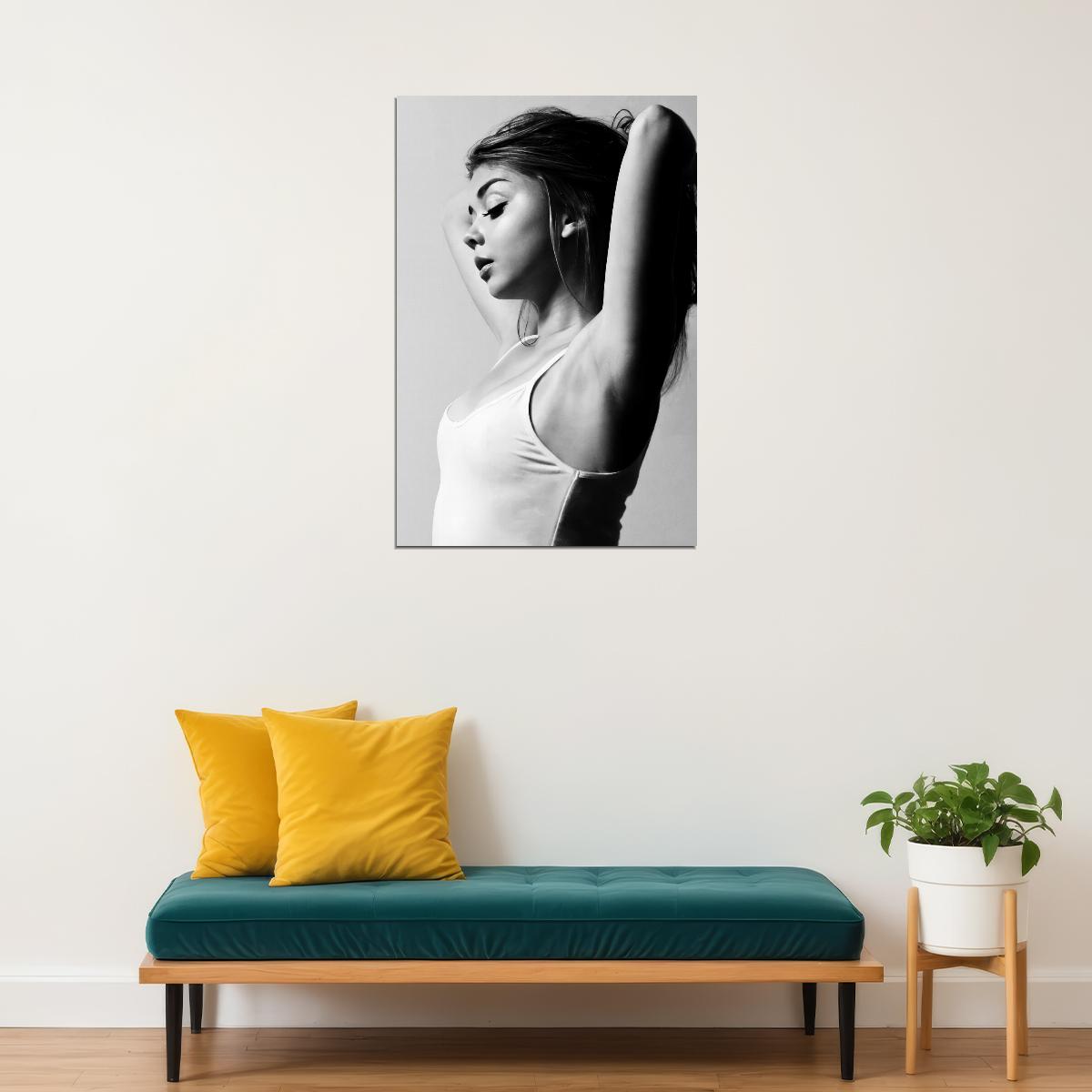 Sarah Hyland Sexy Fashion Poster Black and White Portrait Hollywood Star Photo Elegant Style Wall Art Print