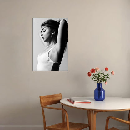 Sarah Hyland Sexy Fashion Poster Black and White Portrait Hollywood Star Photo Elegant Style Wall Art Print