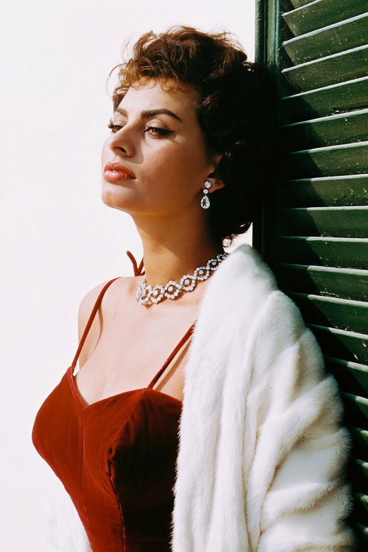 Sophia Loren Vintage Portrait Poster Legendary Italian Film Star Elegant Black And White Glamour Photo Wall Art Print Old Hollywood Aesthetic Wall Decor