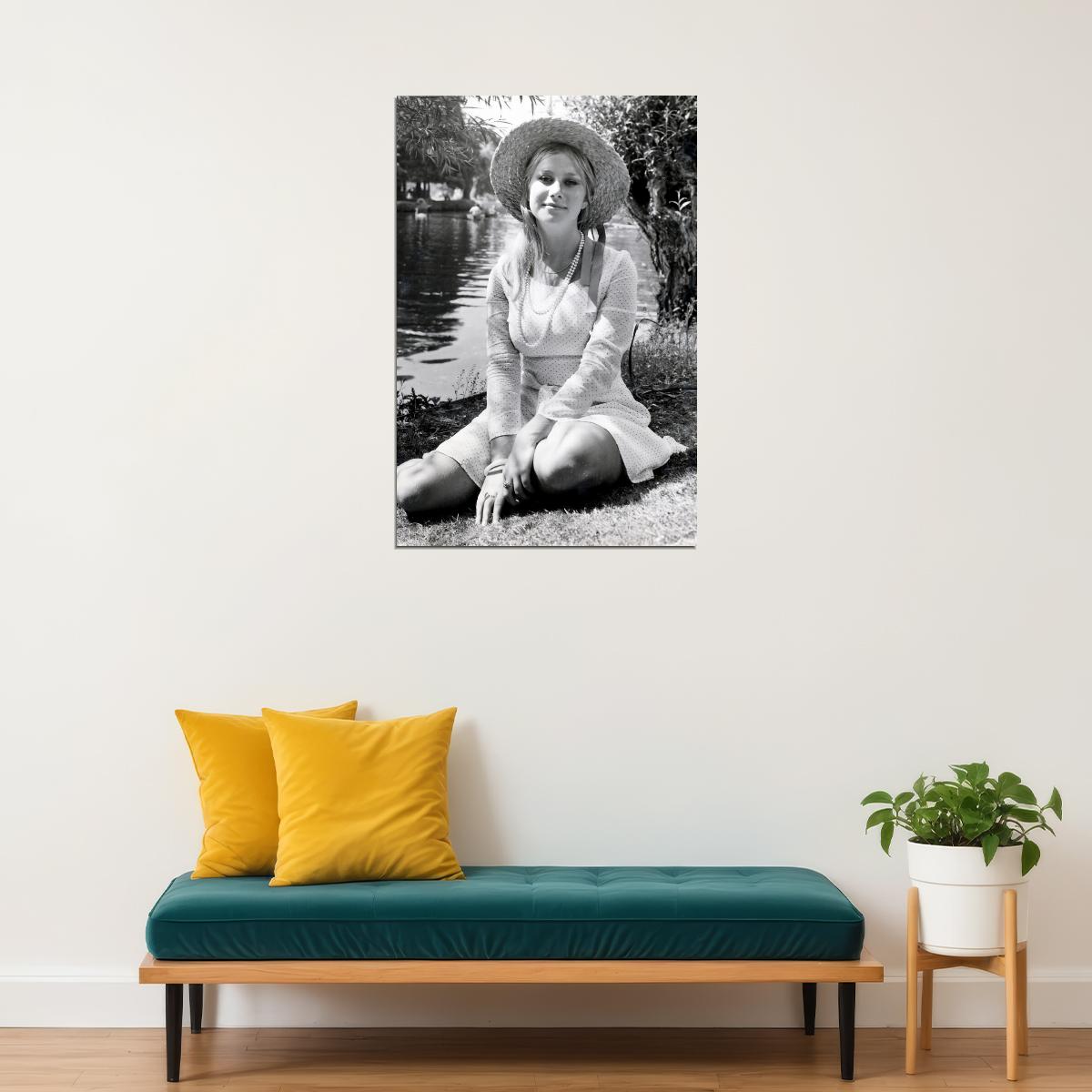 Helen Mirren Vintage Portrait Poster Legendary Actress Early Career 1960s Hollywood Glamour Wall Art Print Old Hollywood Aesthetic Wall Decor - xonomax