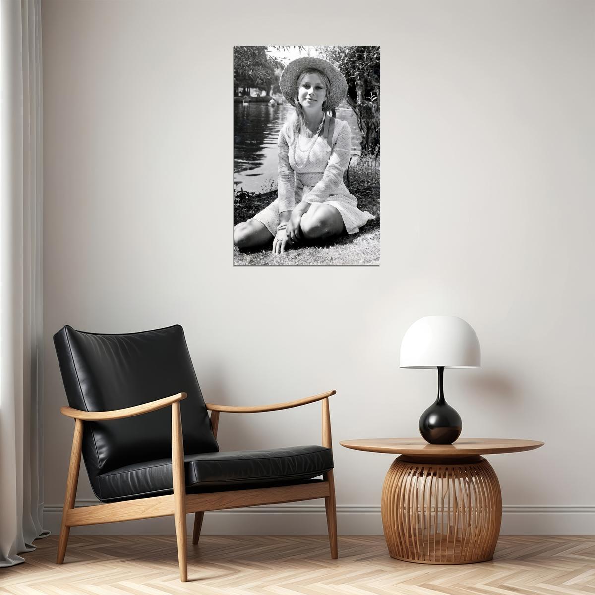 Helen Mirren Vintage Portrait Poster Legendary Actress Early Career 1960s Hollywood Glamour Wall Art Print Old Hollywood Aesthetic Wall Decor - xonomax