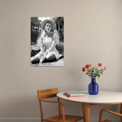 Helen Mirren Vintage Portrait Poster Legendary Actress Early Career 1960s Hollywood Glamour Wall Art Print Old Hollywood Aesthetic Wall Decor - xonomax