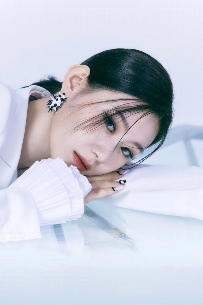 ITZY Chaeryeong CHECKMATE Concept Photo K-pop Music Poster Dreamy Royal Aesthetic  Elegant Female Korean Idol Fashion Print Trendy Girl Group Wall Art - xonomax