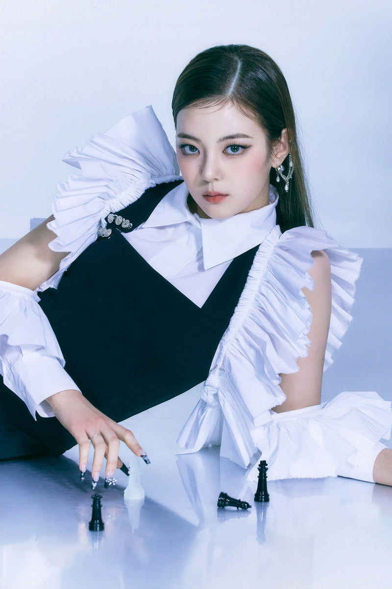 ITZY Lia CHECKMATE Concept Photo K-pop Music Poster Dreamy Royal Aesthetic  Elegant Female Korean Idol Fashion Print Trendy Girl Group Wall Art - xonomax