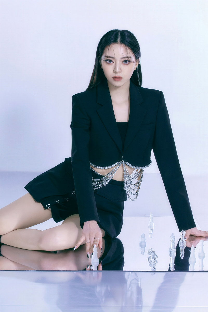 ITZY Yuna CHECKMATE Concept Photo K-pop Music Poster Dreamy Royal Aesthetic  Elegant Female Korean Idol Fashion Print Trendy Girl Group Wall Art - xonomax