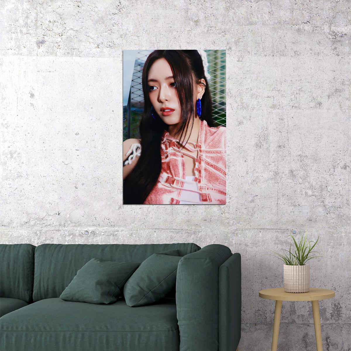 ITZY Yuna GOLD Concept Photo Viral K-pop Music Poster Streetwear Aesthetic  Female Korean Idol Fashion Print Trendy Girl Group Wall Art - xonomax