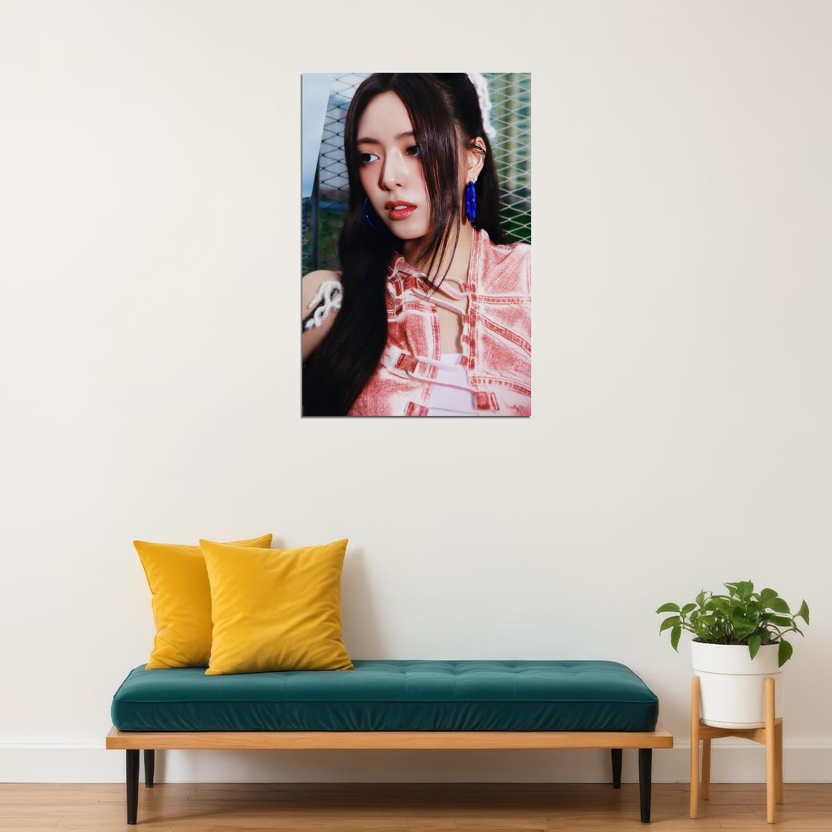 ITZY Yuna GOLD Concept Photo Viral K-pop Music Poster Streetwear Aesthetic  Female Korean Idol Fashion Print Trendy Girl Group Wall Art - xonomax