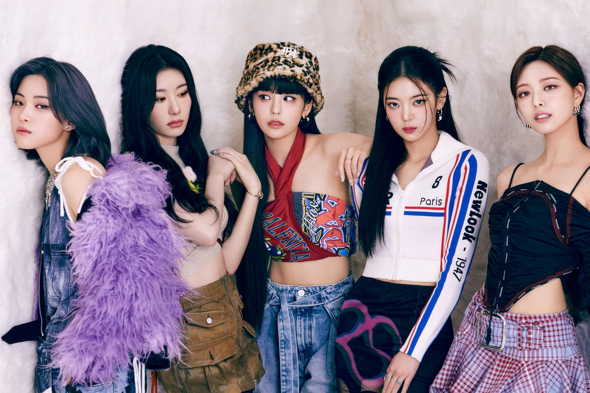 ITZY Group Photo Yeji Lia Ryujin Chaeryeong Yuna K-pop Music Poster Y2k Aesthetic  Female Korean Idol Fashion Print Trendy Girl Group Wall Art