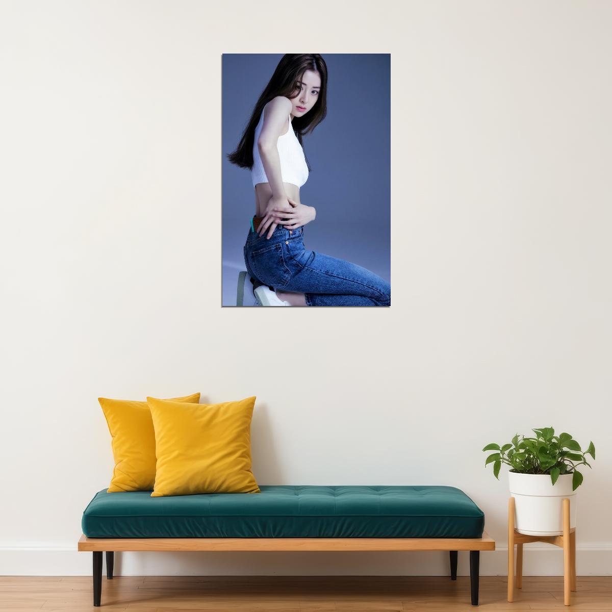 LE SSERAFIM Huh Yunjin Debut Photo Poster K-Pop  Aesthetic K-pop Female Girl Group Korean Fashion Idol Wall Art Print