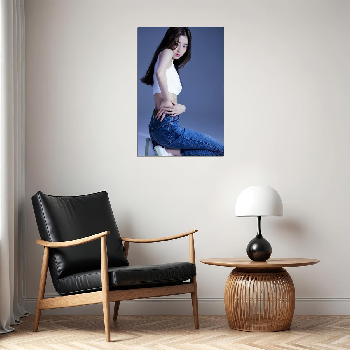 LE SSERAFIM Huh Yunjin Debut Photo Poster K-Pop  Aesthetic K-pop Female Girl Group Korean Fashion Idol Wall Art Print