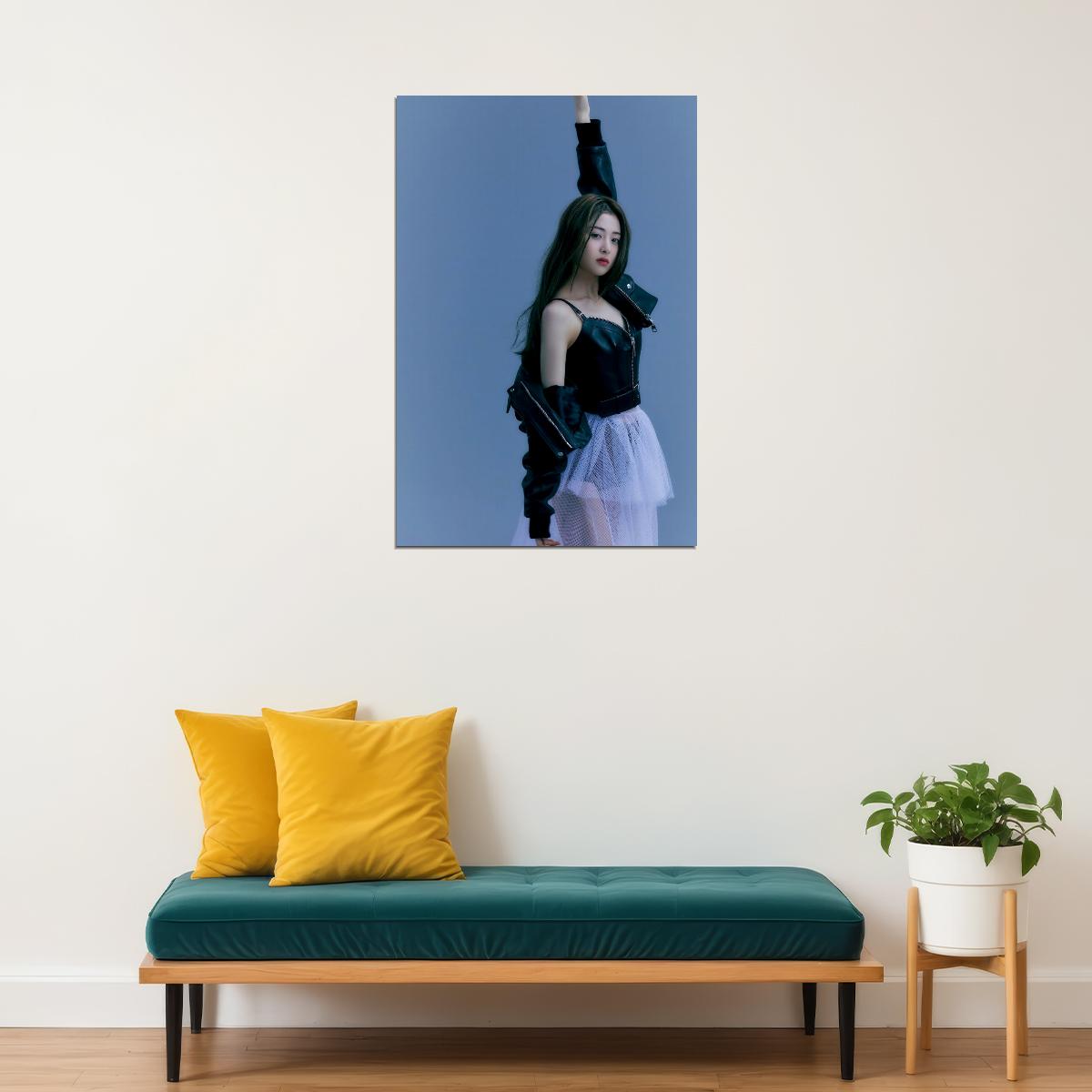 LE SSERAFIM Huh Yunjin Debut Photo Poster K-Pop  Aesthetic K-pop Female Girl Group Korean Fashion Idol Wall Art Print