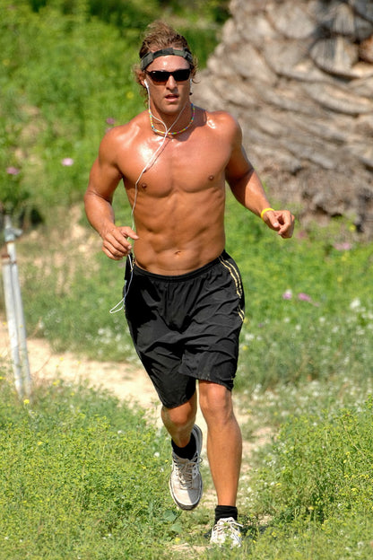 Matthew McConaughey Running Photo Print Hollywood Celebrity Poster Shirtless Handsome Man Wall Art Athletic Male Aesthetic Decor for Bedroom Living Space - xonomax