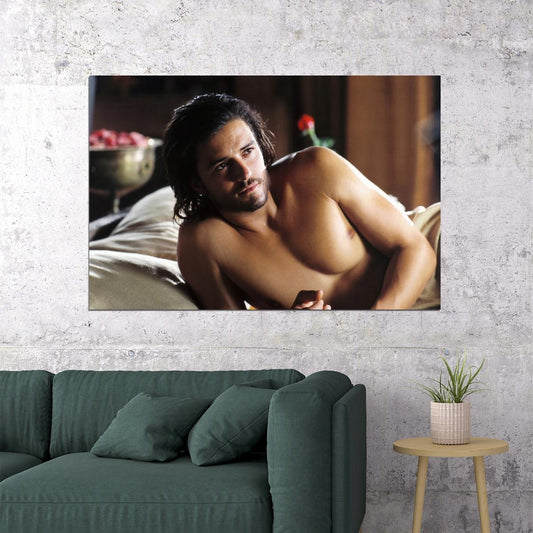 Orlando Bloom Movie Scene Photo Print Hollywood Celebrity Poster Shirtless Handsome Man Wall Art Hot Male Aesthetic Decor for Bedroom Living Space - xonomax