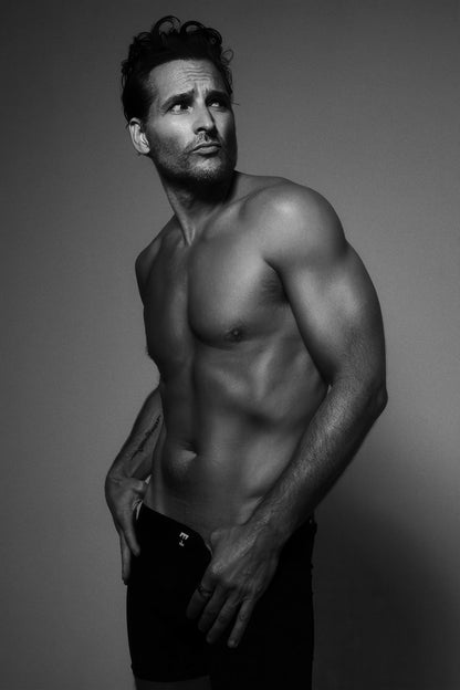 Peter Facinelli Classic Black and White Portrait Photo Print Hollywood Celebrity Poster Handsome Man Wall Art Hot Male Model Aesthetic Decor for Bedroom Office - xonomax