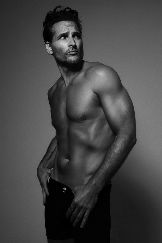 Peter Facinelli Classic Black and White Portrait Photo Print Hollywood Celebrity Poster Handsome Man Wall Art Hot Male Model Aesthetic Decor for Bedroom Office - xonomax