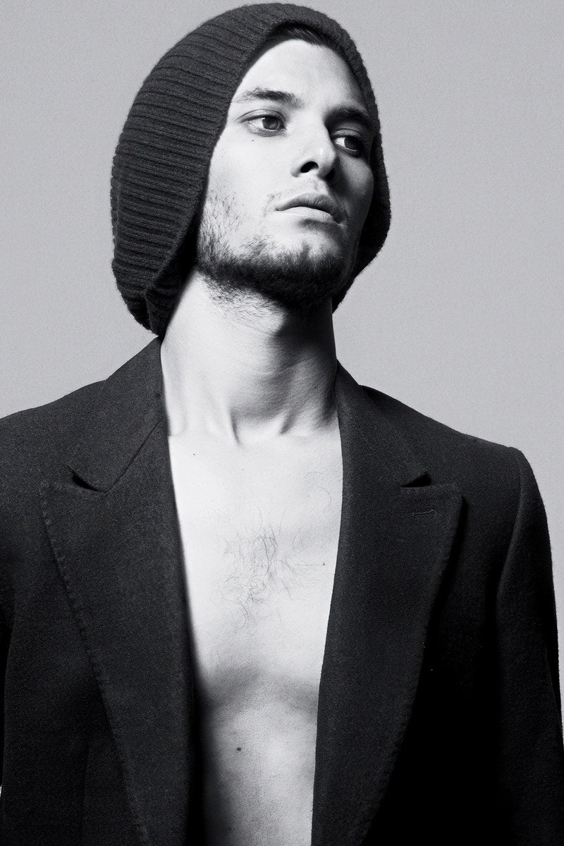 Ben Barnes Black and White Shirtless Photo Print Hollywood Celebrity Poster Handsome Man Wall Art Hot Male Model Aesthetic Decor for Bedroom Living Space - xonomax