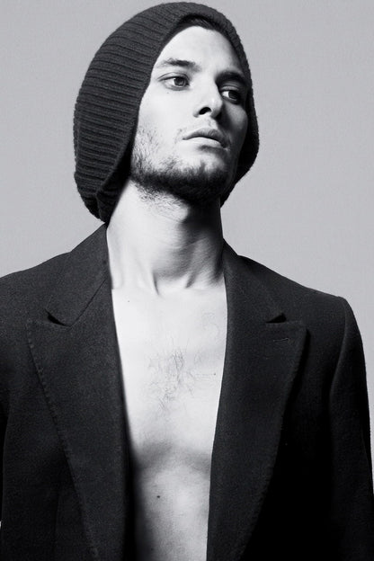 Ben Barnes Black and White Shirtless Photo Print Hollywood Celebrity Poster Handsome Man Wall Art Hot Male Model Aesthetic Decor for Bedroom Living Space - xonomax
