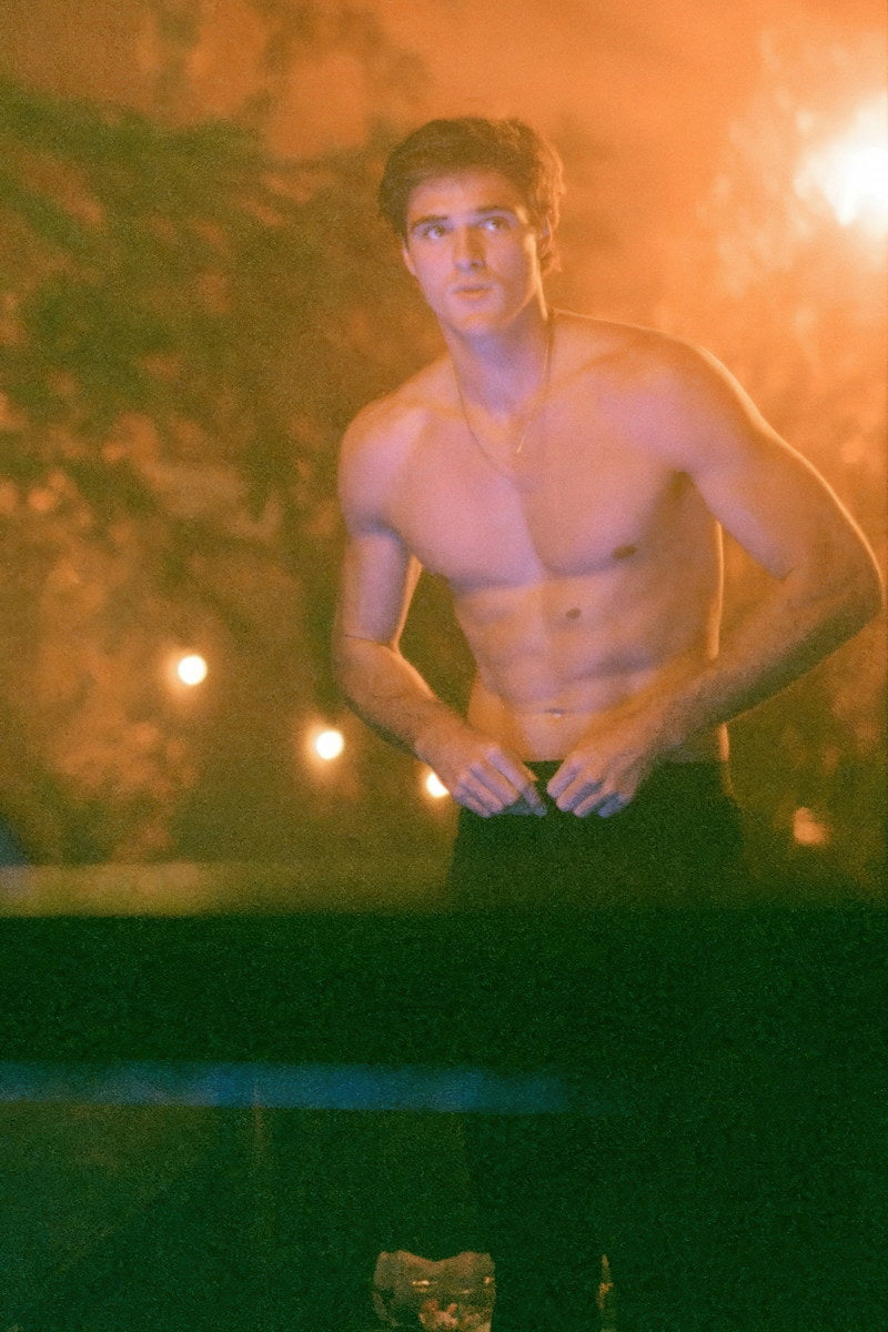Jacob Elordi Shirtless Night Scene Photo Print Hollywood Celebrity Poster Handsome Man Wall Art Hot Male Aesthetic Decor for Bedroom Living Room - xonomax