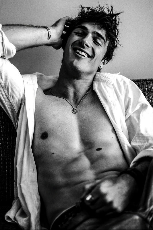 Jacob Elordi Black and White Smiling Photo Print Hollywood Celebrity Poster Handsome Man Wall Art Hot Male Aesthetic Decor for Bedroom Office - xonomax