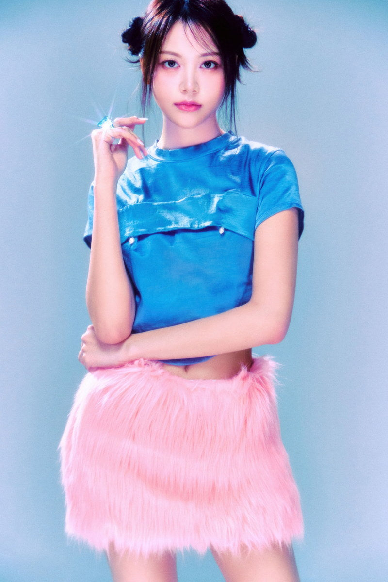 Hearts2hearts Poster The Chase Album Concept Photo Print K-Pop Home Decor For Living Room Aesthetic Kpop Female Girl Group - xonomax