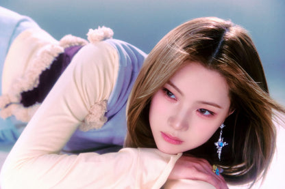 Hearts2hearts Poster The Chase Album Concept Photo Print K-Pop Home Decor For Living Room Aesthetic Kpop Female Girl Group - xonomax